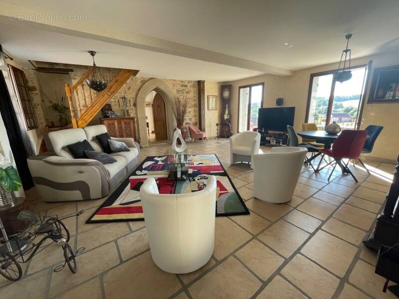 Maison à LA CELLE-DUNOISE