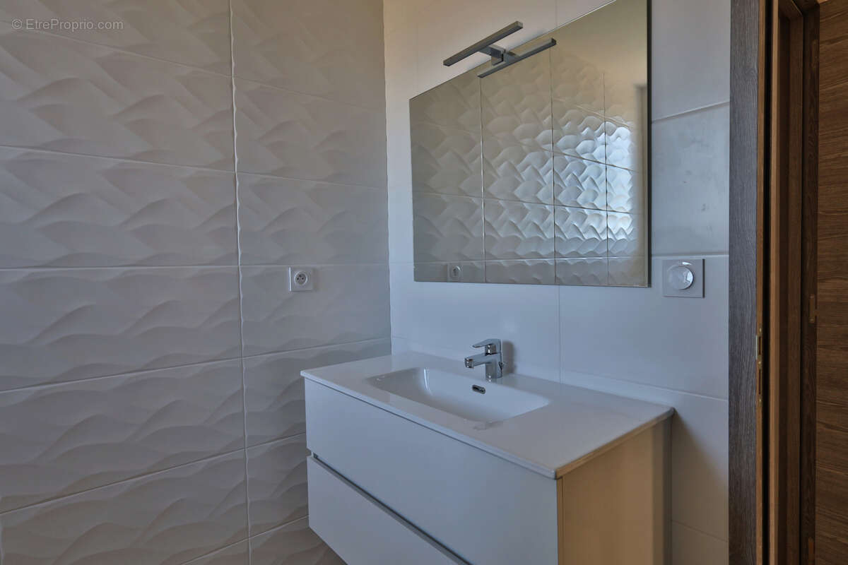 Appartement à PONT-EVEQUE