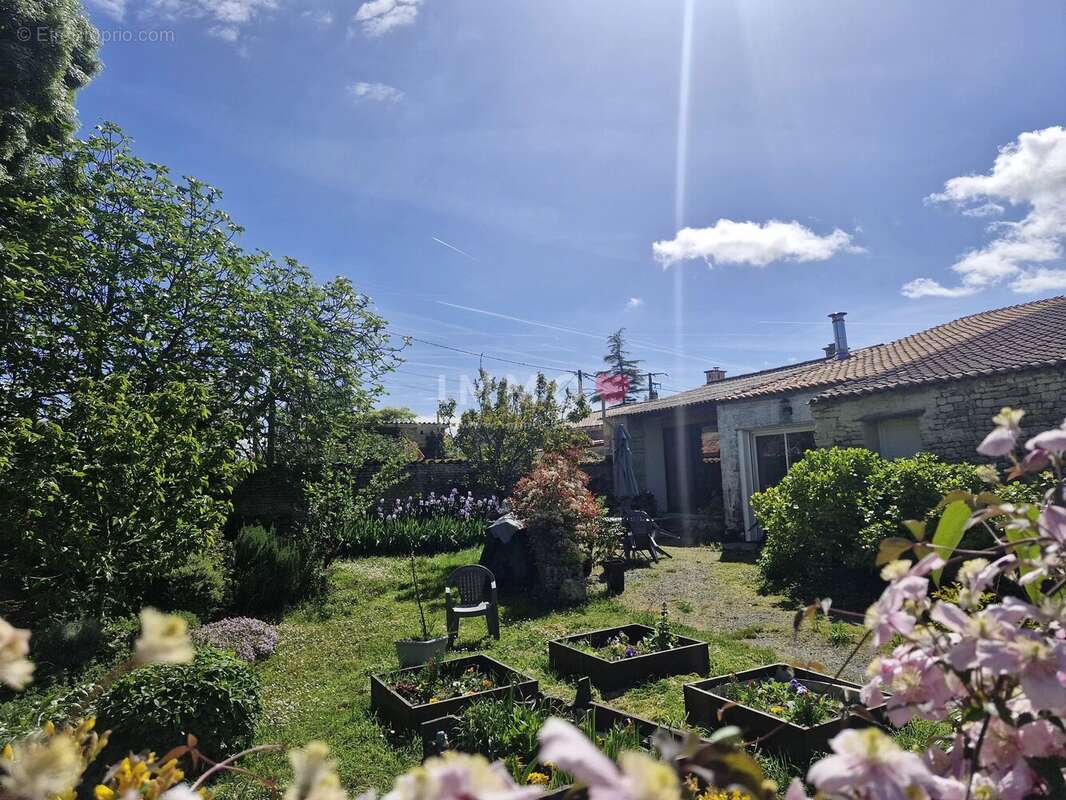 Maison à BREUIL-LA-REORTE