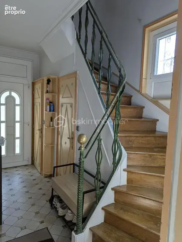 Charmante demeure avec vue imprenable sur le Château de Château-Thierry – 185 m², terrasse et dépendance locative - photo 2