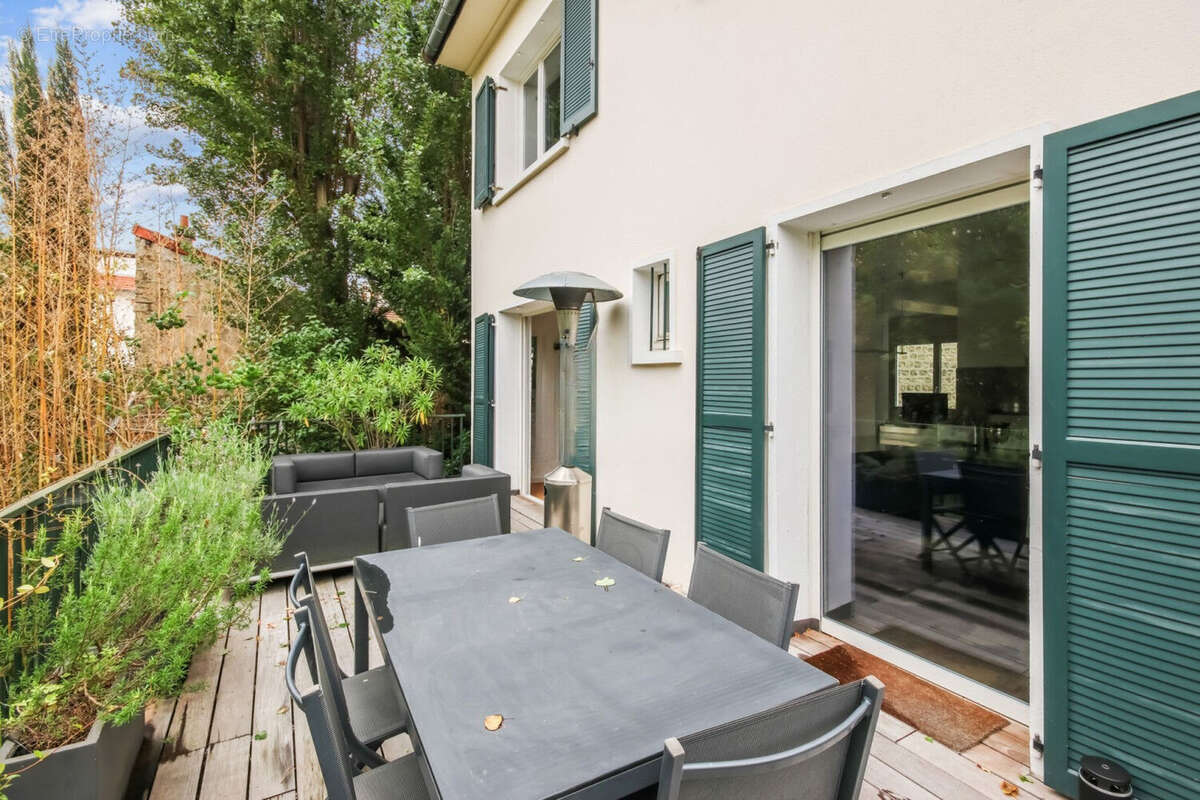 Maison à LA GARENNE-COLOMBES