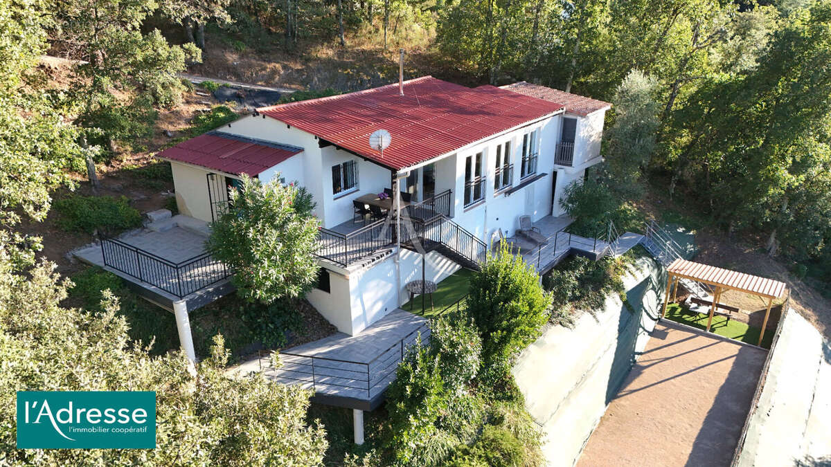 Villa Tanneron BELLUNY, 4 pièces 87 m²  Vue splendide sur le lac de Saint-Cassien et les collines. - photo 2