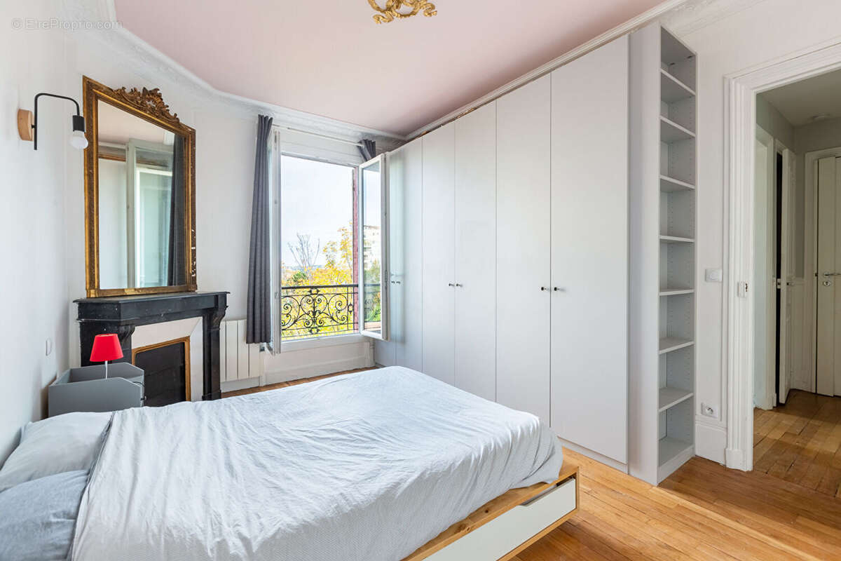 Appartement à COURBEVOIE