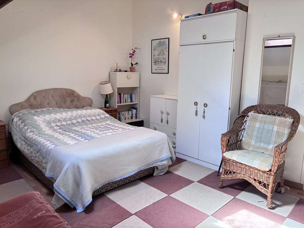 Grande maison de village, maison d'amis, piscine et terrain ! - photo 15