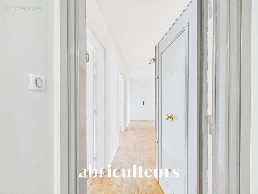 Appartement à COURBEVOIE