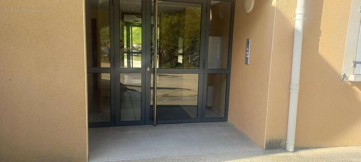   - Appartement à CHONAS-L'AMBALLAN