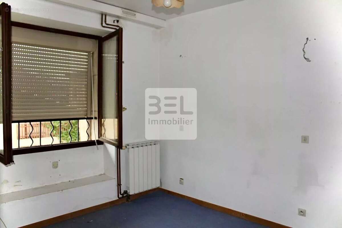 Appartement à LAUDUN-L'ARDOISE