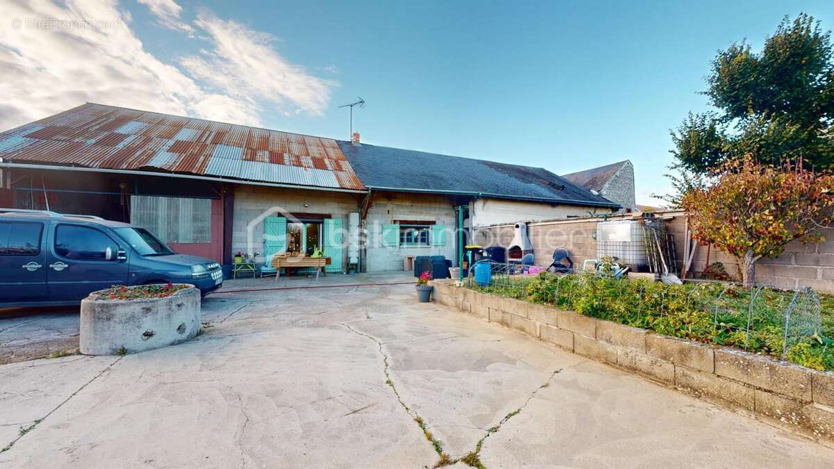 Maison à COURCELLES