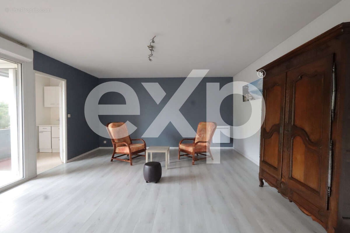 Appartement 64 m² à Cenon  - photo 2