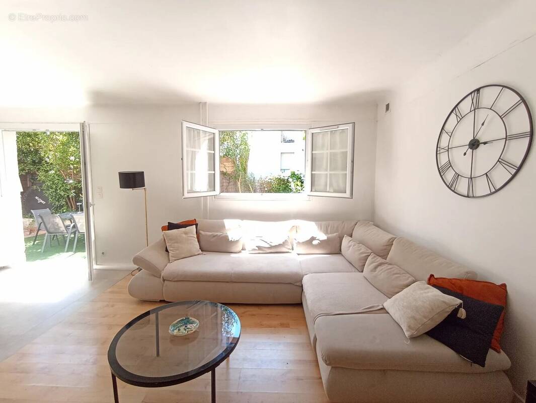 Appartement à LA COLLE-SUR-LOUP