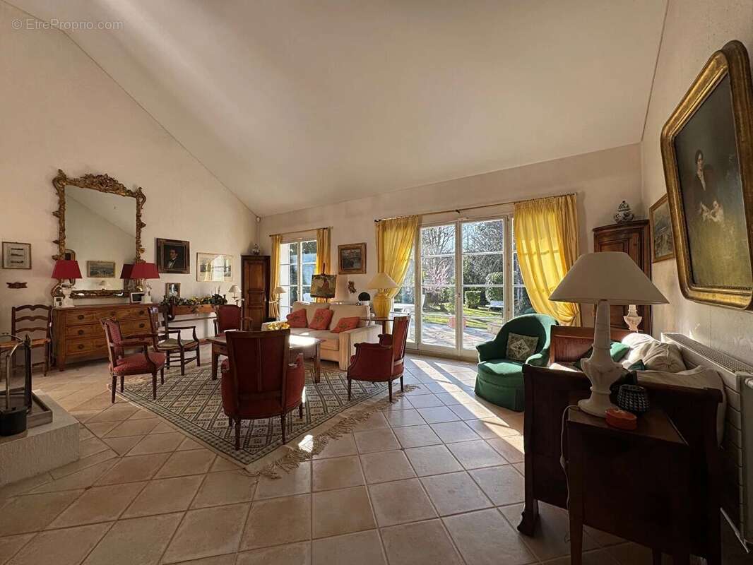 Maison à SAINT-NOM-LA-BRETECHE