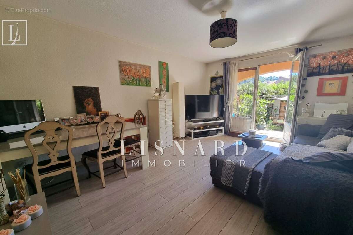 Appartement à VALLAURIS