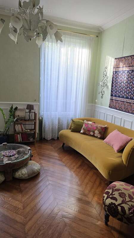 Maison à VENEUX-LES-SABLONS