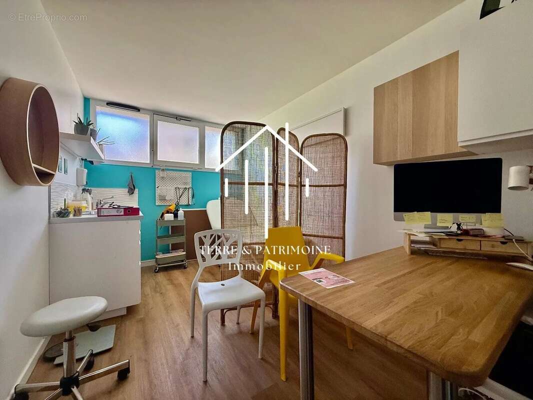 Commerce à VALLON-PONT-D'ARC