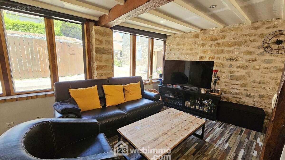 Un séjour avec ses pierres apparentes de 24 m²! - Maison à MOIGNY-SUR-ECOLE
