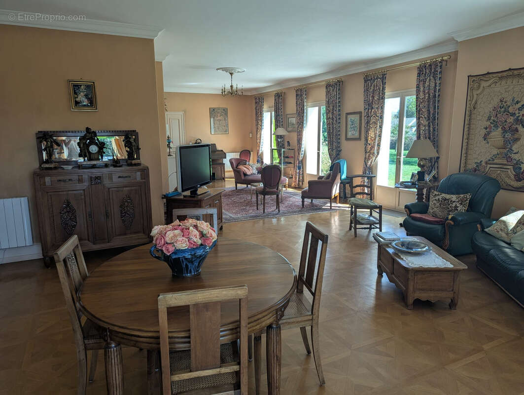 Maison à MONTGIVRAY