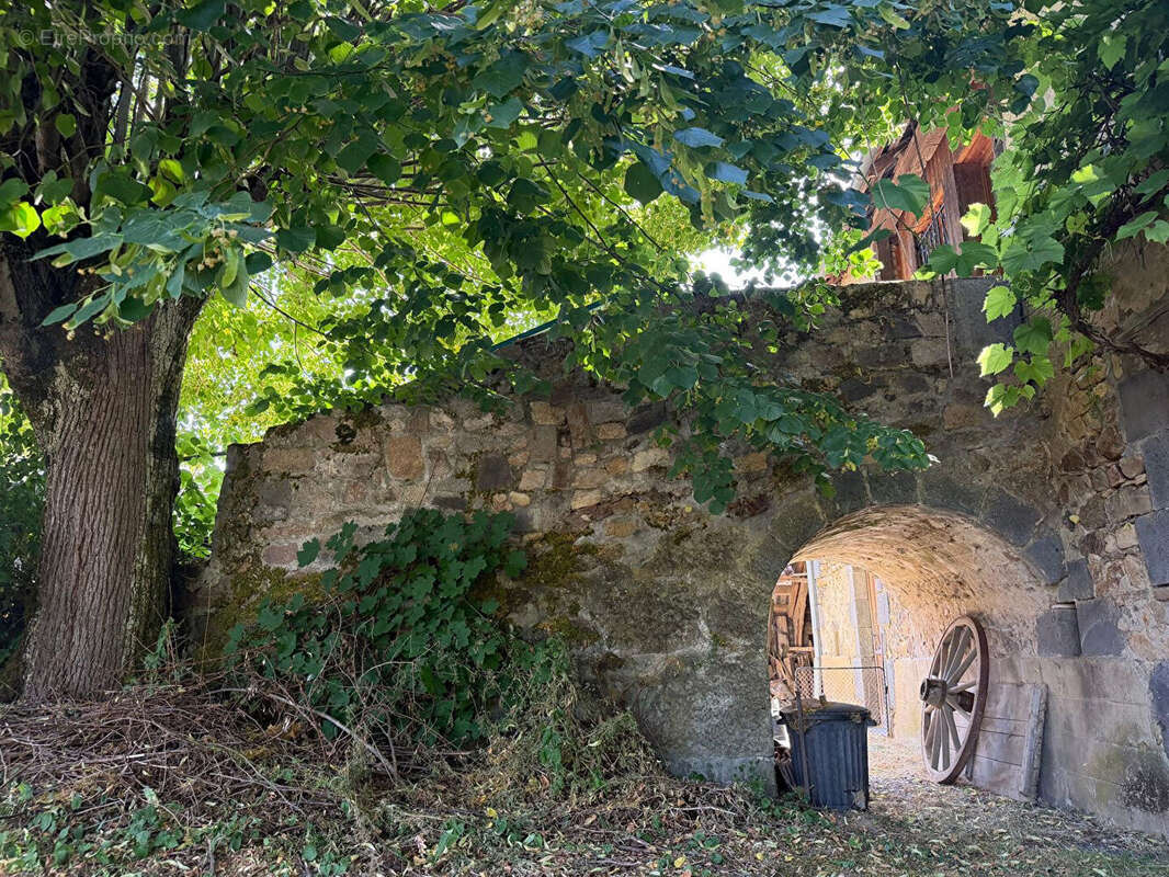 Ensemble immobilier de caractère avec revenus locatifs ? Combrailles - photo 12