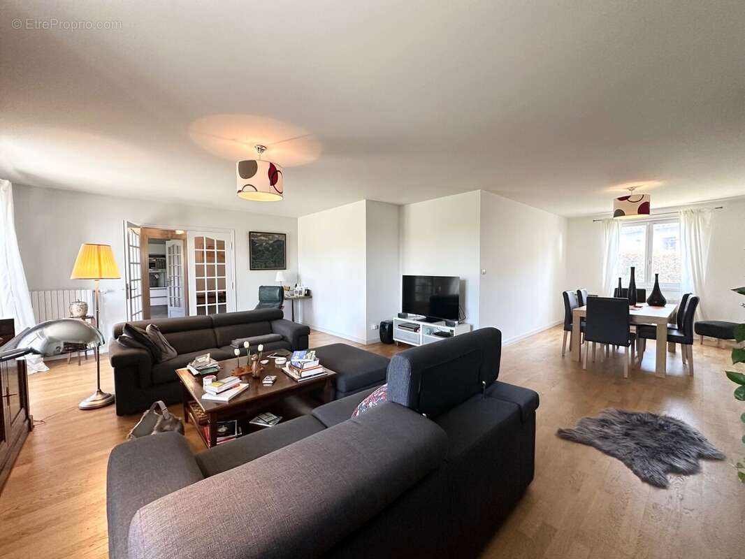 Double séjour : 46 m² - Maison à ROMENAY