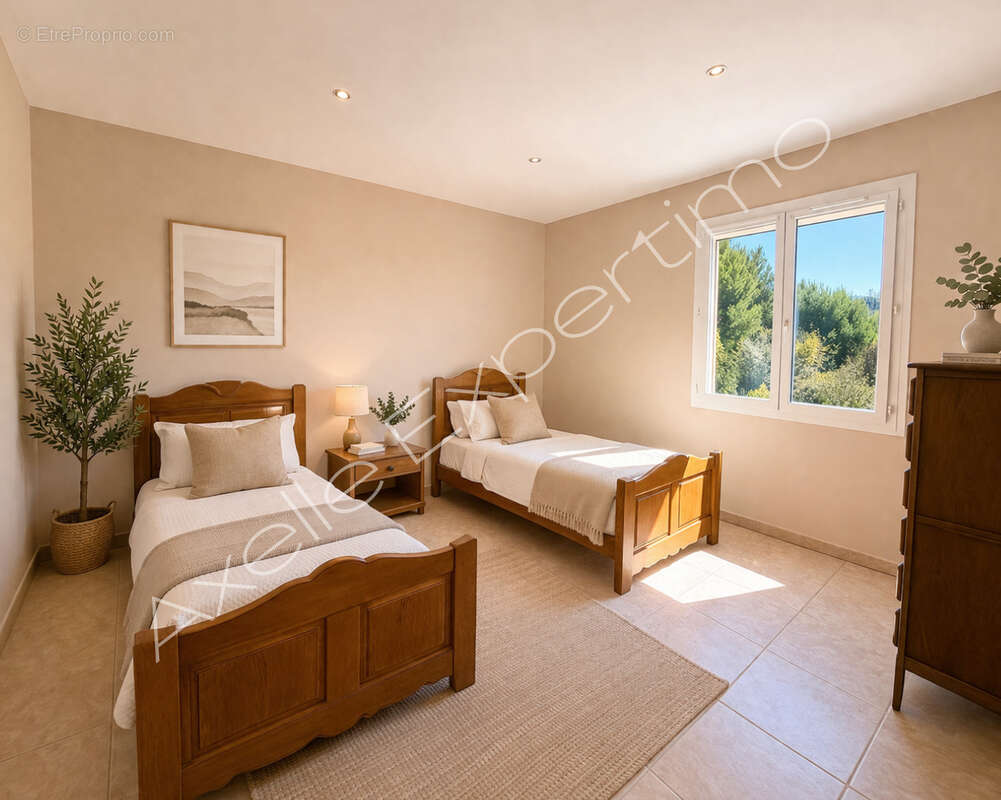 Maison à SAINT-CYR-SUR-MER