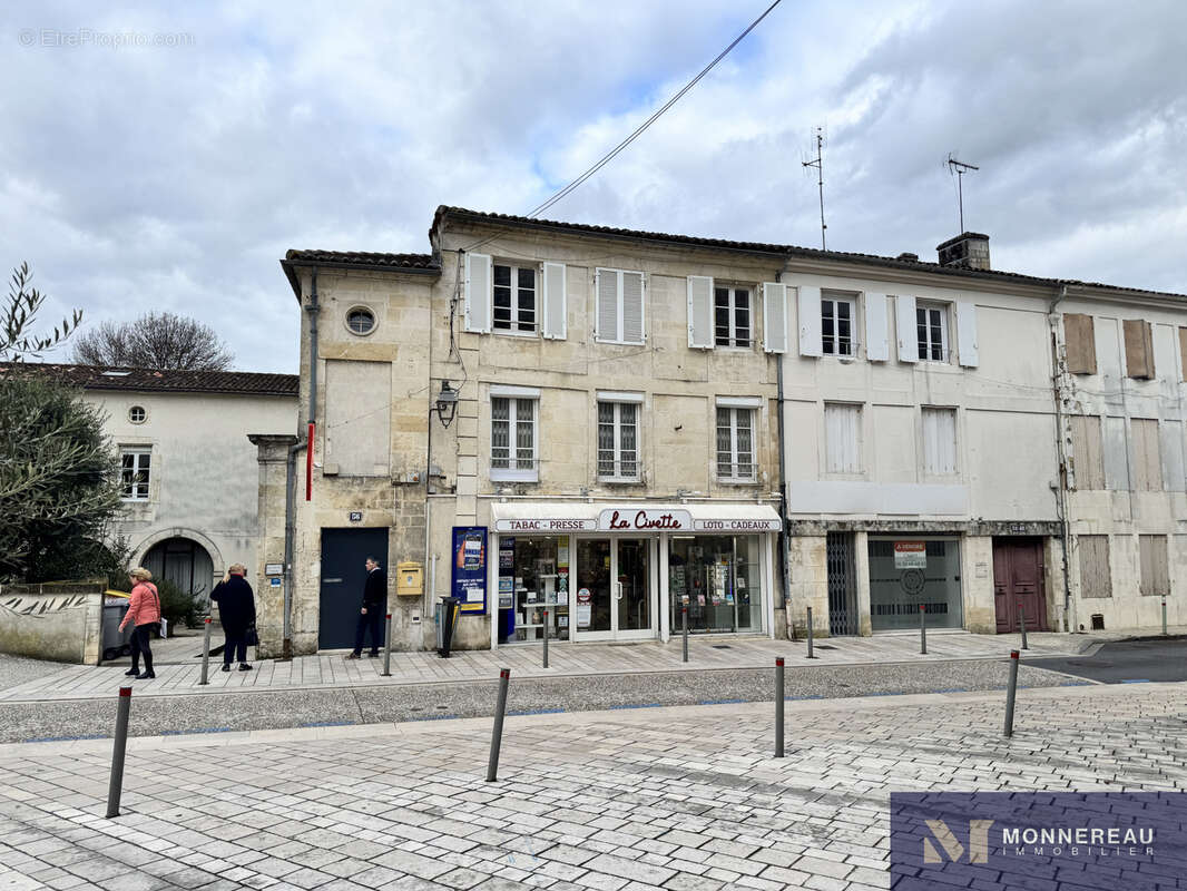 Commerce à JONZAC