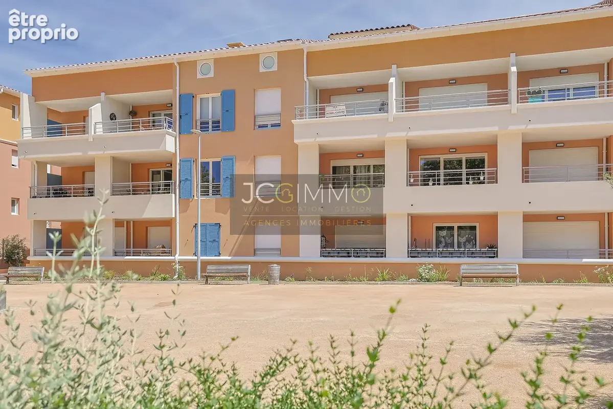 Appartement t3 - ascenseur-  balcon et double garage - sollies-pont 83210 - photo 14