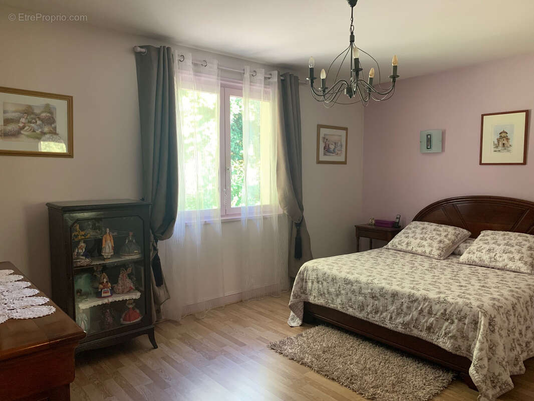 Maison à CHARBONNIERES-LES-BAINS