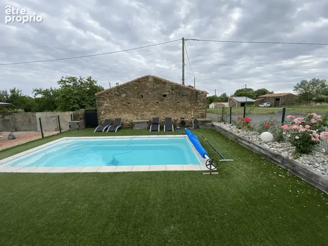 Ensemble touristique – 3 gîtes + piscine chauffée + maison à rénover – 15 min du puy du fou - photo 3
