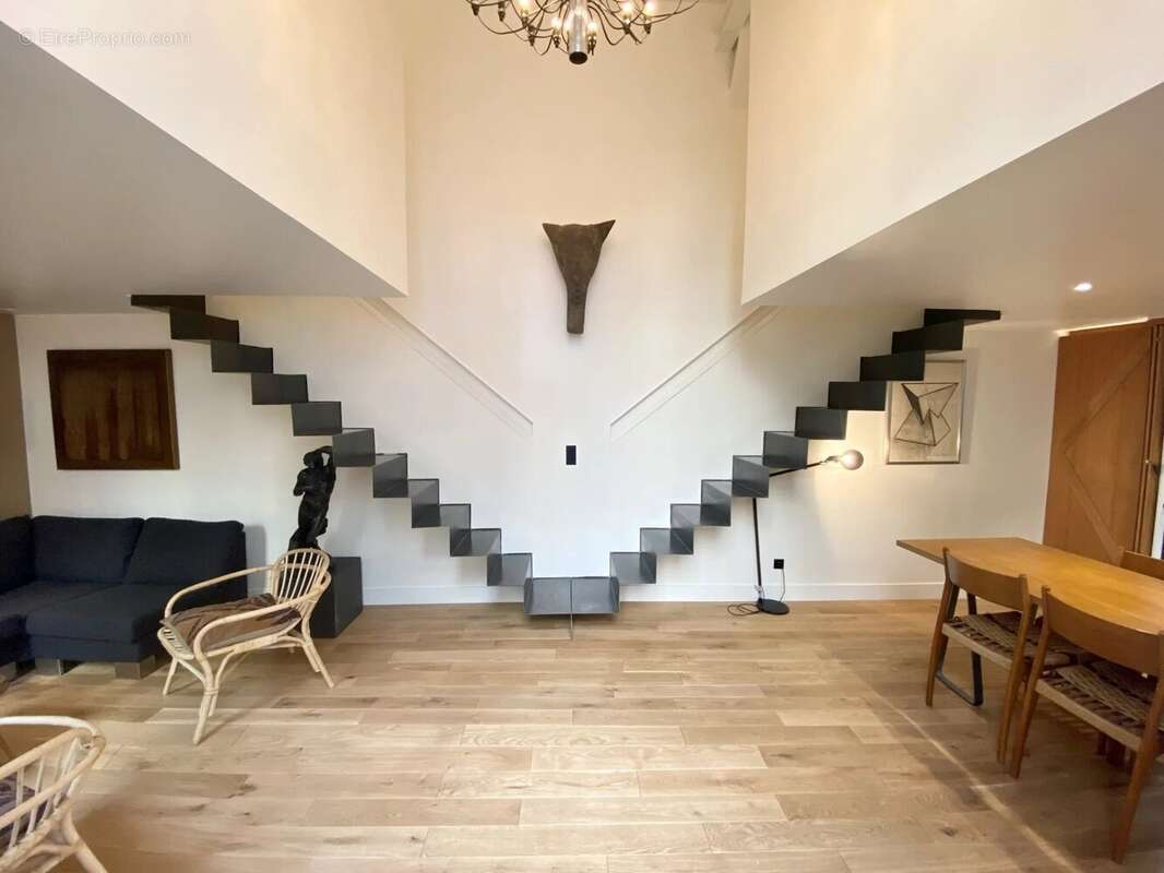 Appartement à PARIS-3E
