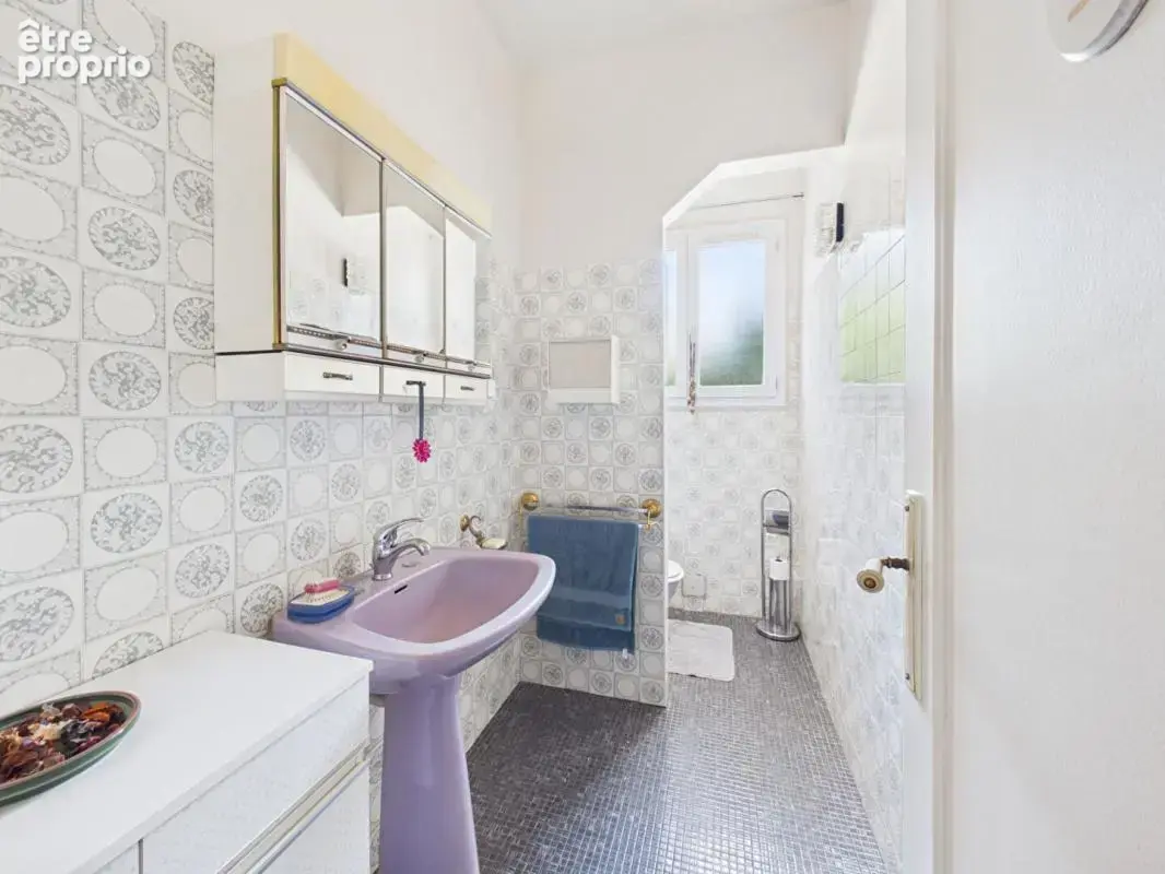 Maison de 179 m2 à Loudun , 5 chambres, grand jardin arboré, garage, vaste sous sol - photo 18