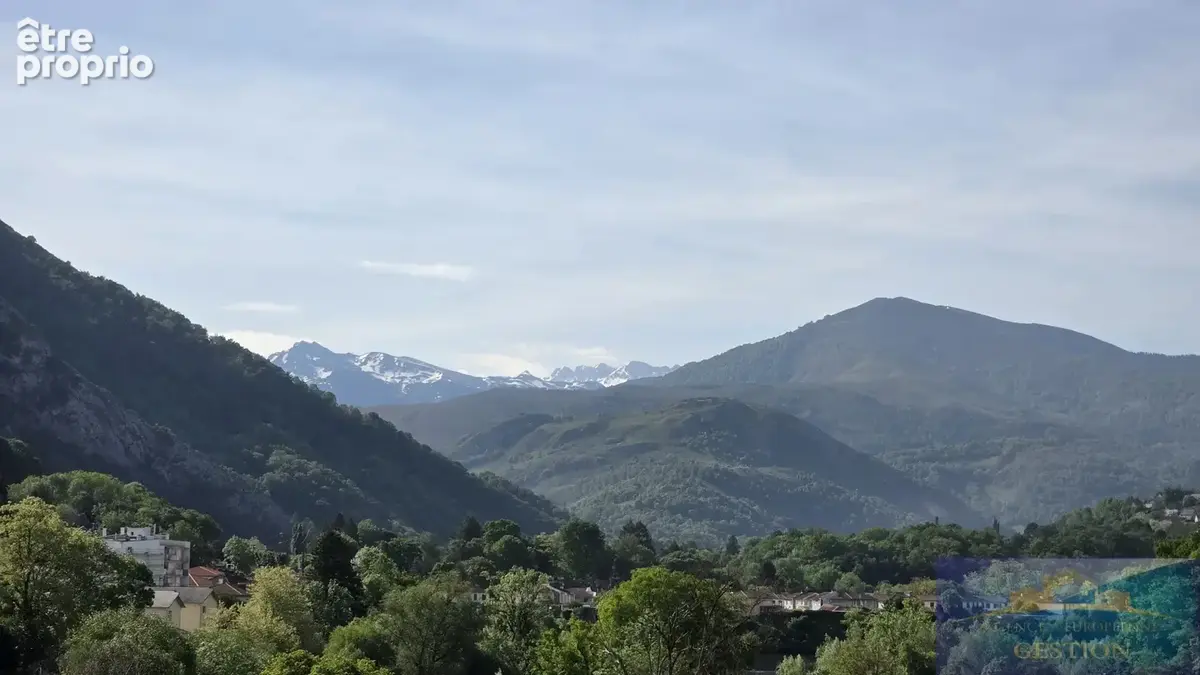 Maison élevée sur deux niveaux avec terrain et garage - photo 9