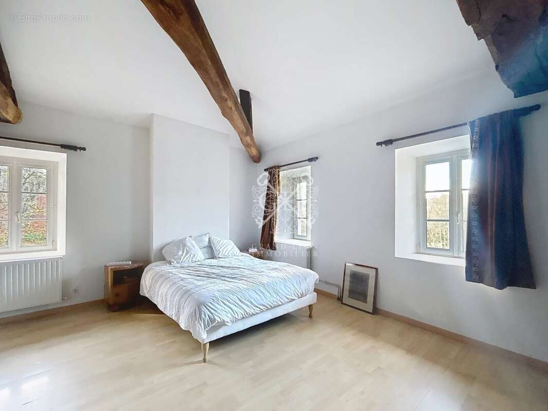 Maison à FERRIERES-SUR-SICHON