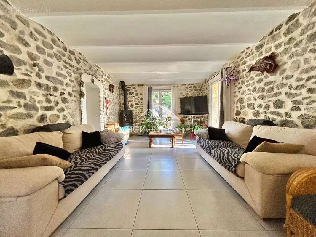 Maison à SAINT-MARTIN-DE-VALGALGUES