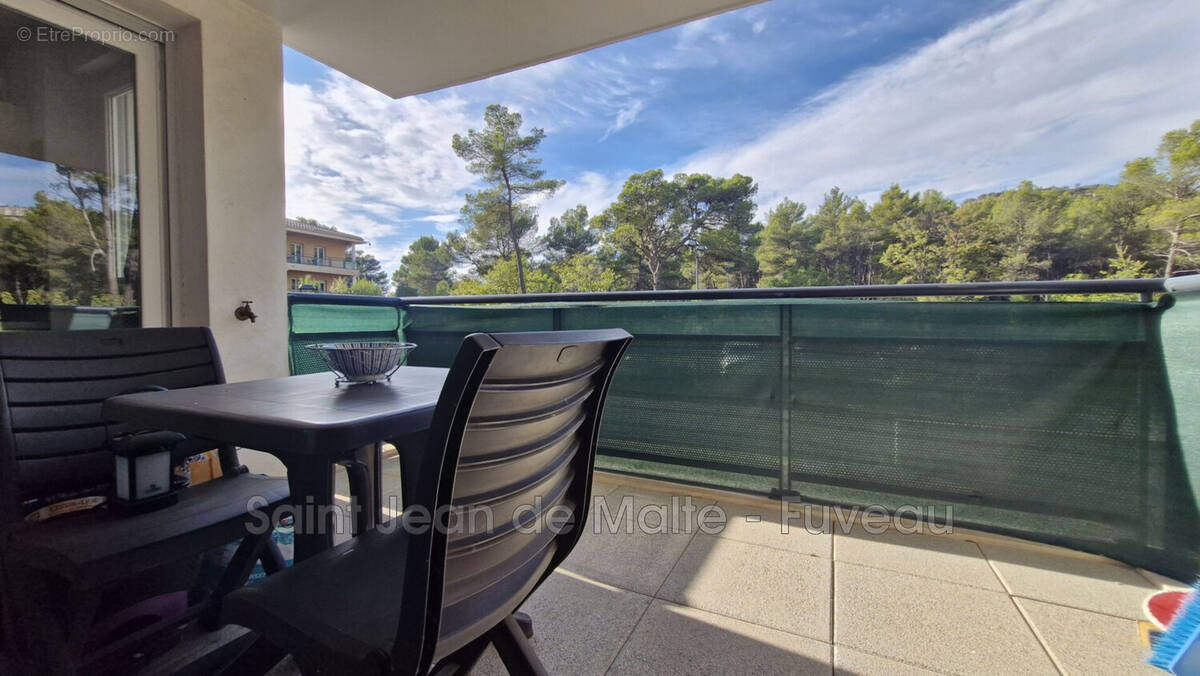 Appartement à CHATEAUNEUF-LE-ROUGE