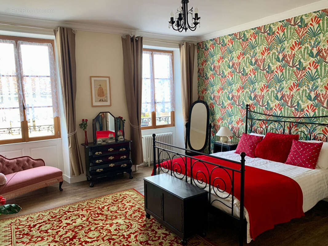 Maison à CHAMPAGNE-MOUTON