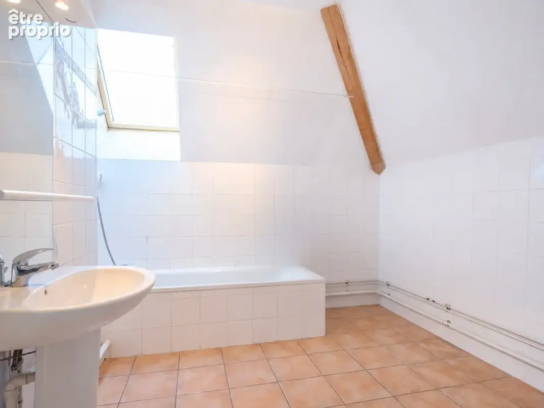Jolie t3 duplex avec spacieuse terrasse de 38,80 m2, cave et garage - francin ! - photo 13