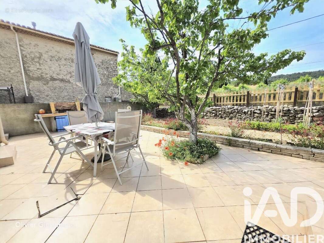 Maison 135 m² à Thezan-Des-Corbieres  - photo 5