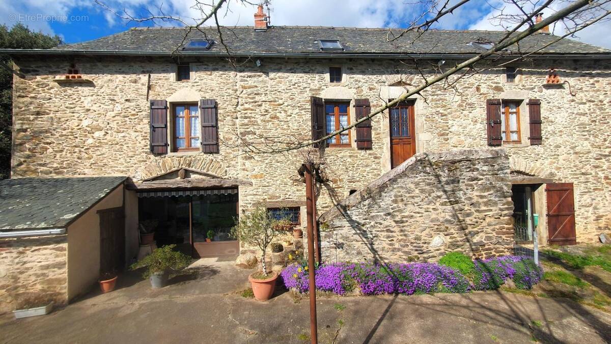 Maison à LA SALVETAT-PEYRALES
