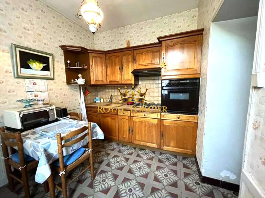 Cuisine - Maison à LA CELLE-SAINT-AVANT