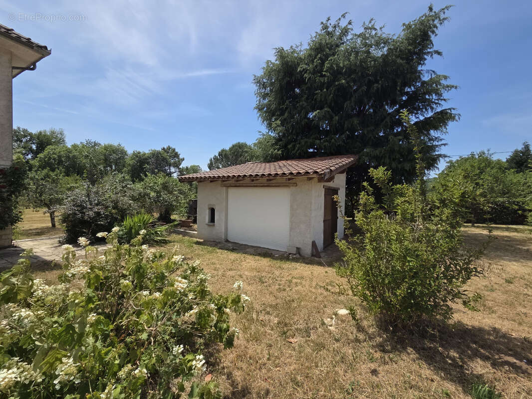 Maison traditionnelle composée de 3 logements avec grand jardin - photo 10