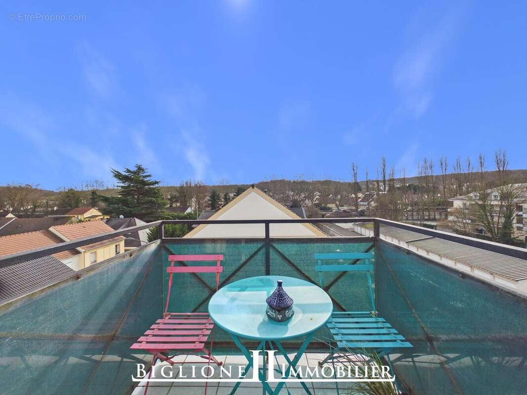 Appartement à VAUJOURS