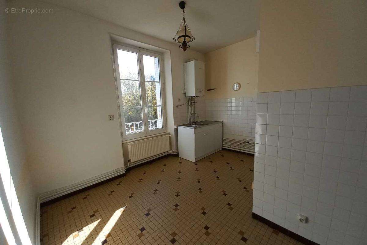 Appartement à VARENNES-VAUZELLES