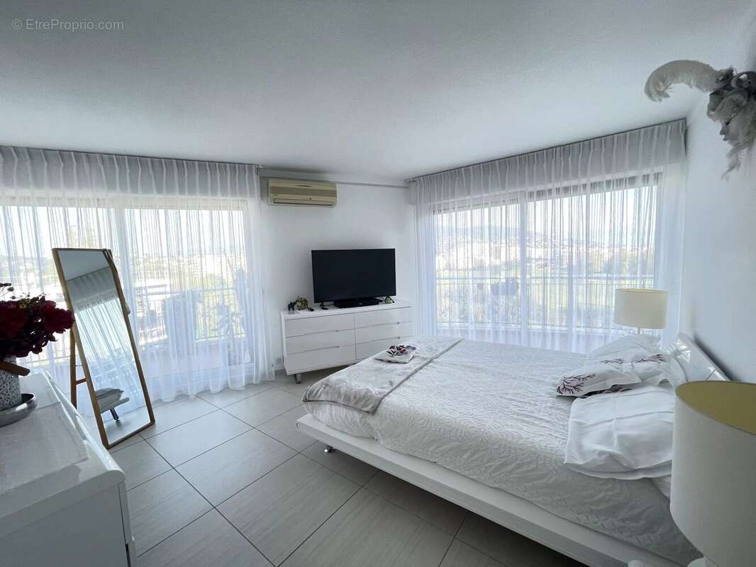 Appartement à MANDELIEU-LA-NAPOULE