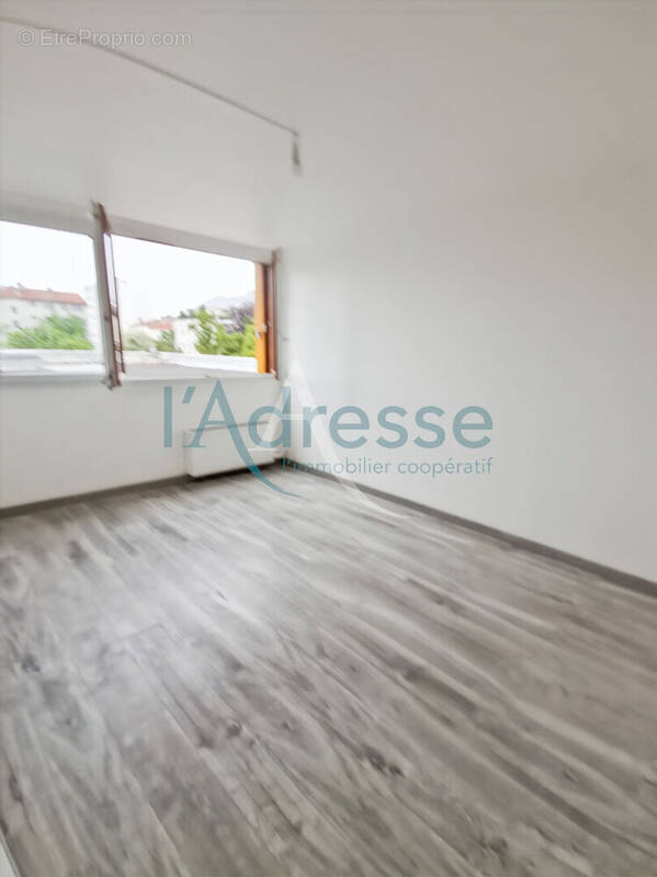 Appartement à NANTERRE