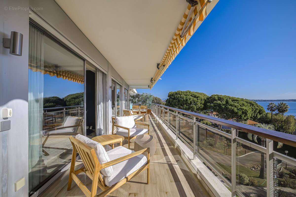 Appartement à VALLAURIS