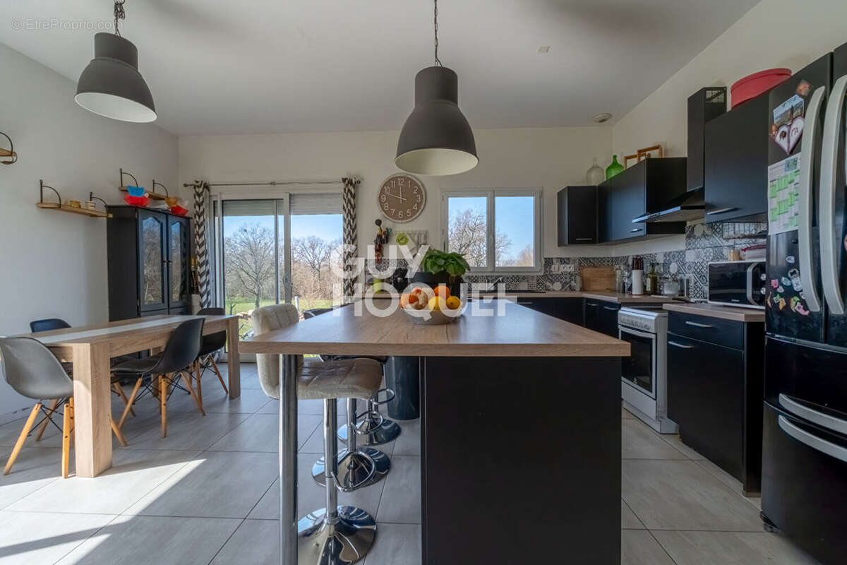 Maison à CHARBONNIERES-LES-VIEILLES