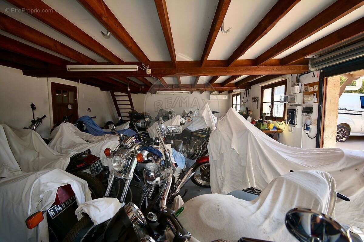 Maison à LE MUY