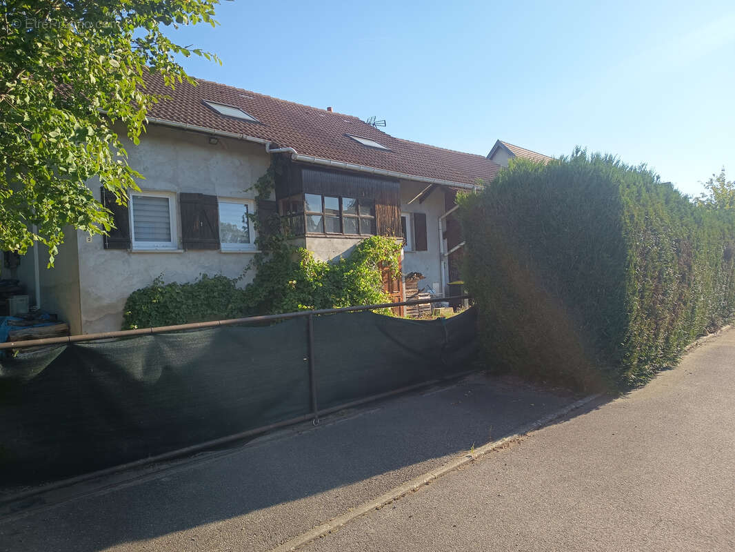 Maison à CHAVANNES-SUR-L'ETANG