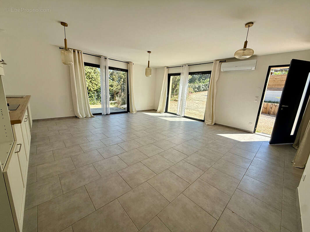 Maison à SAINT-MAXIMIN-LA-SAINTE-BAUME