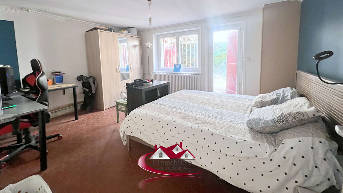 Maison ancienne sur plus de 2500 m2 de terrain - photo 6