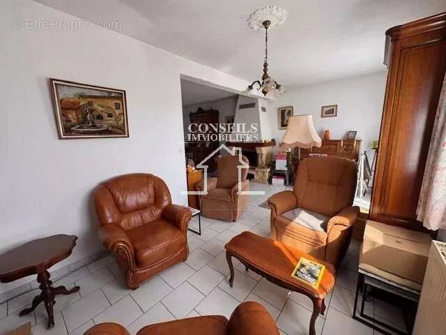 Maison à VILLENEUVE-SUR-YONNE